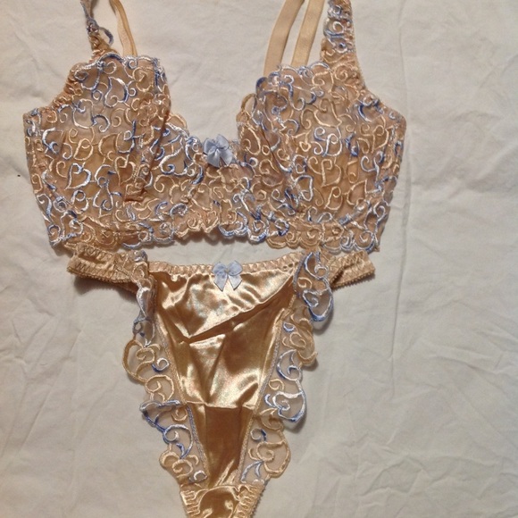 Bra and panty set - Picture 1 of 4